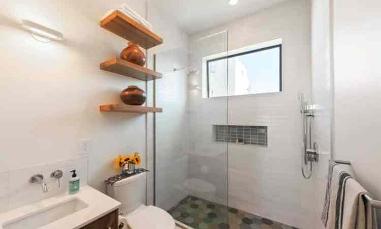 Stylish and Innovative Decorative Bathroom Shelves Ideas You Can Easily Adopt
